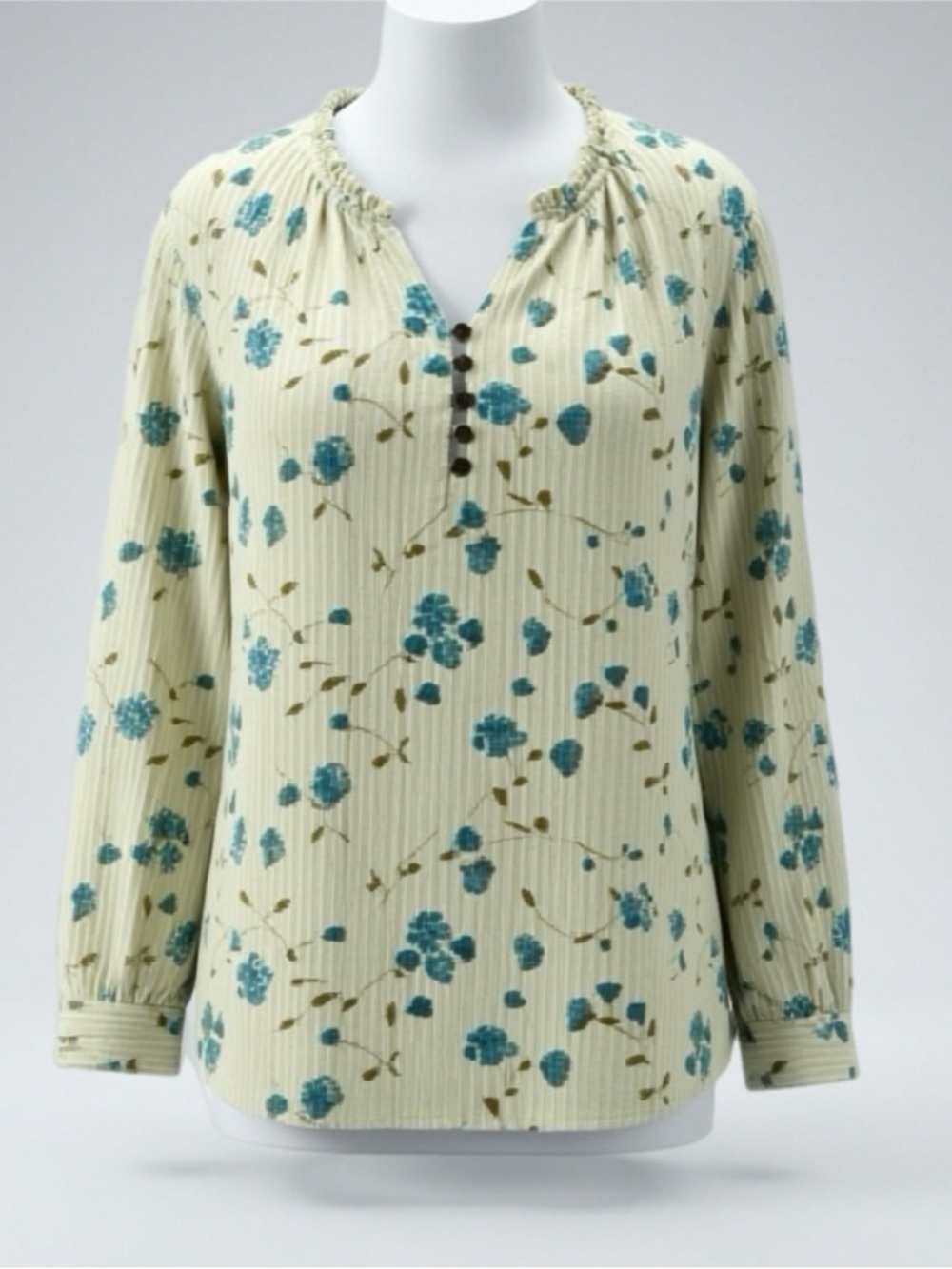 beachlunchlounge Cream Floral Button-Front Long-Sleeve Top
